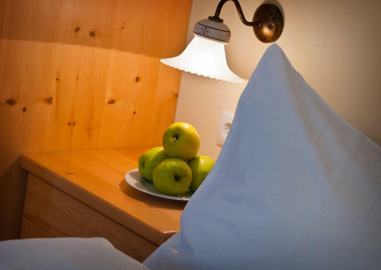 Hotel Weingut Klosterhof Caldaro Kültér fotó