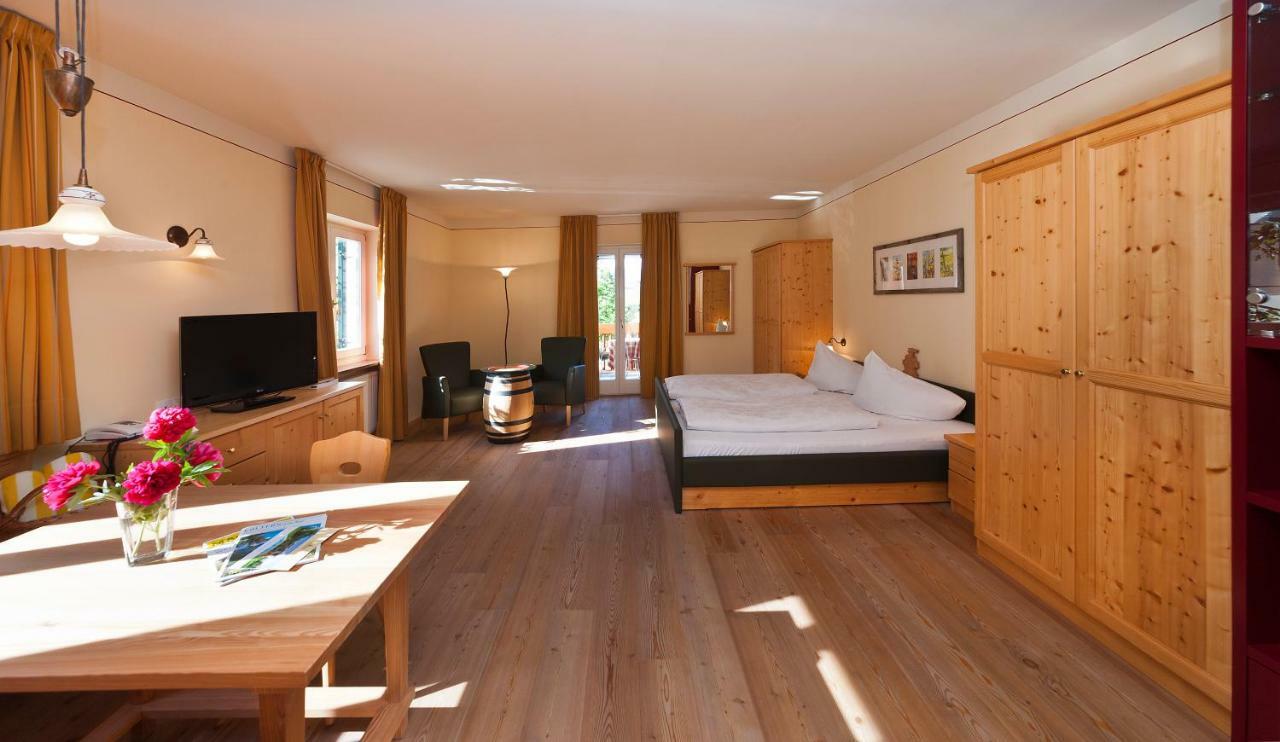 Hotel Weingut Klosterhof Caldaro Kültér fotó