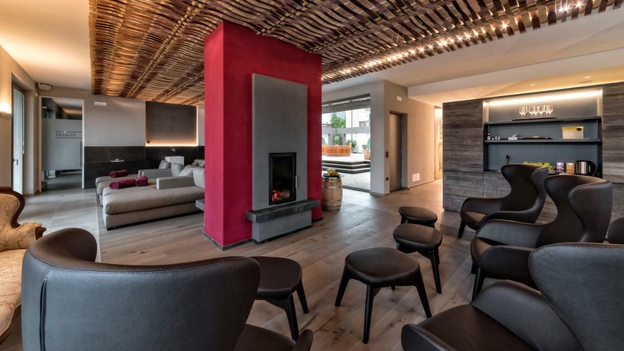 Hotel Weingut Klosterhof Caldaro Kültér fotó